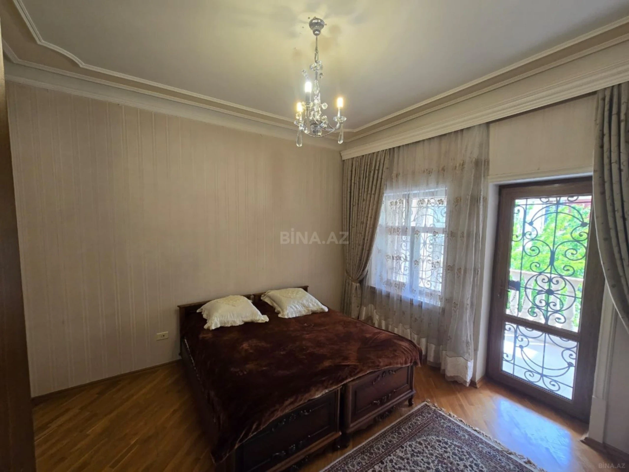 Satılır 11 otaqlı həyət evi 860 m²
