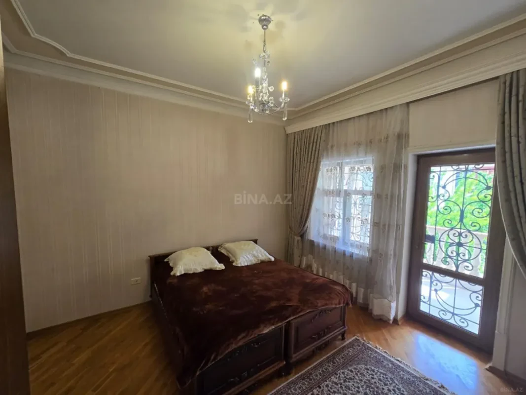 Satılır 11 otaqlı həyət evi 860 m²