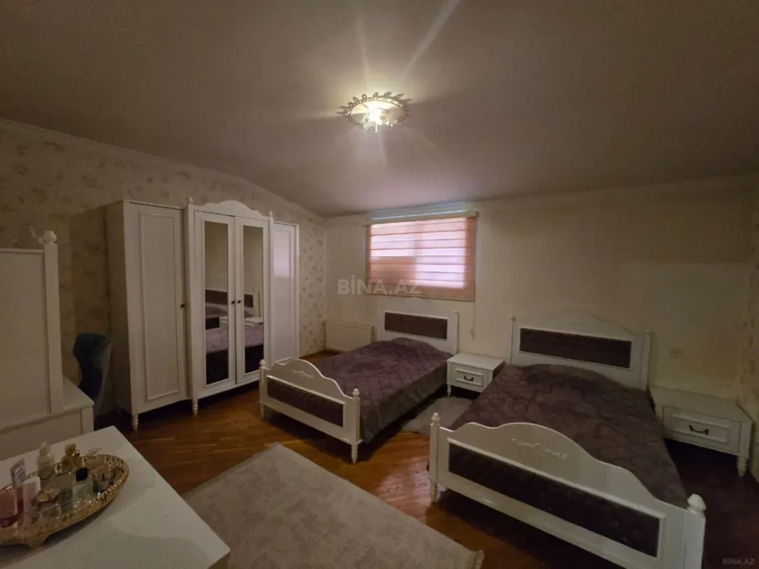 Satılır 11 otaqlı həyət evi 860 m²