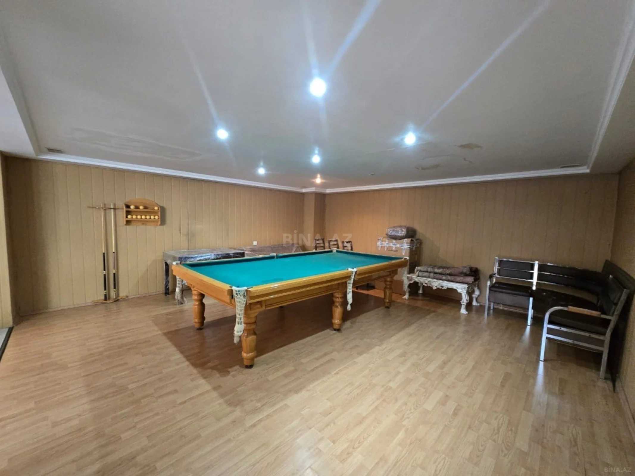 Satılır 11 otaqlı həyət evi 860 m²
