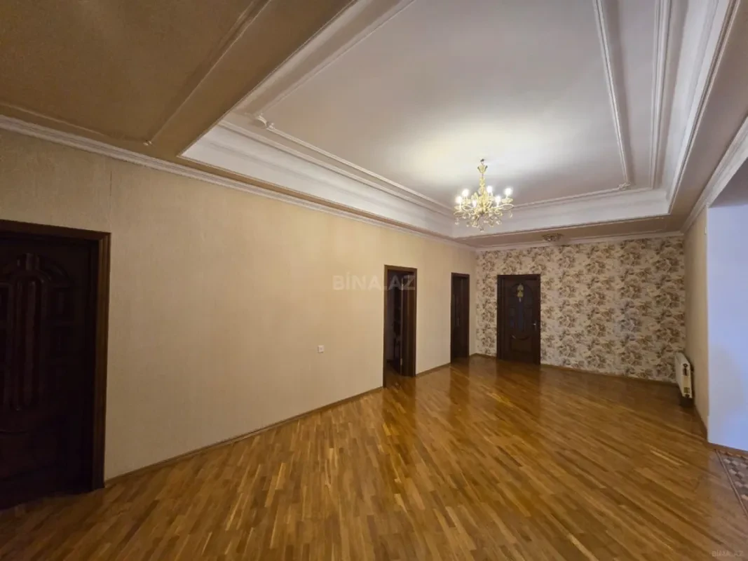 Satılır 11 otaqlı həyət evi 860 m²