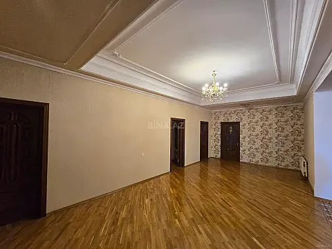 Satılır 11 otaqlı həyət evi 860 m²