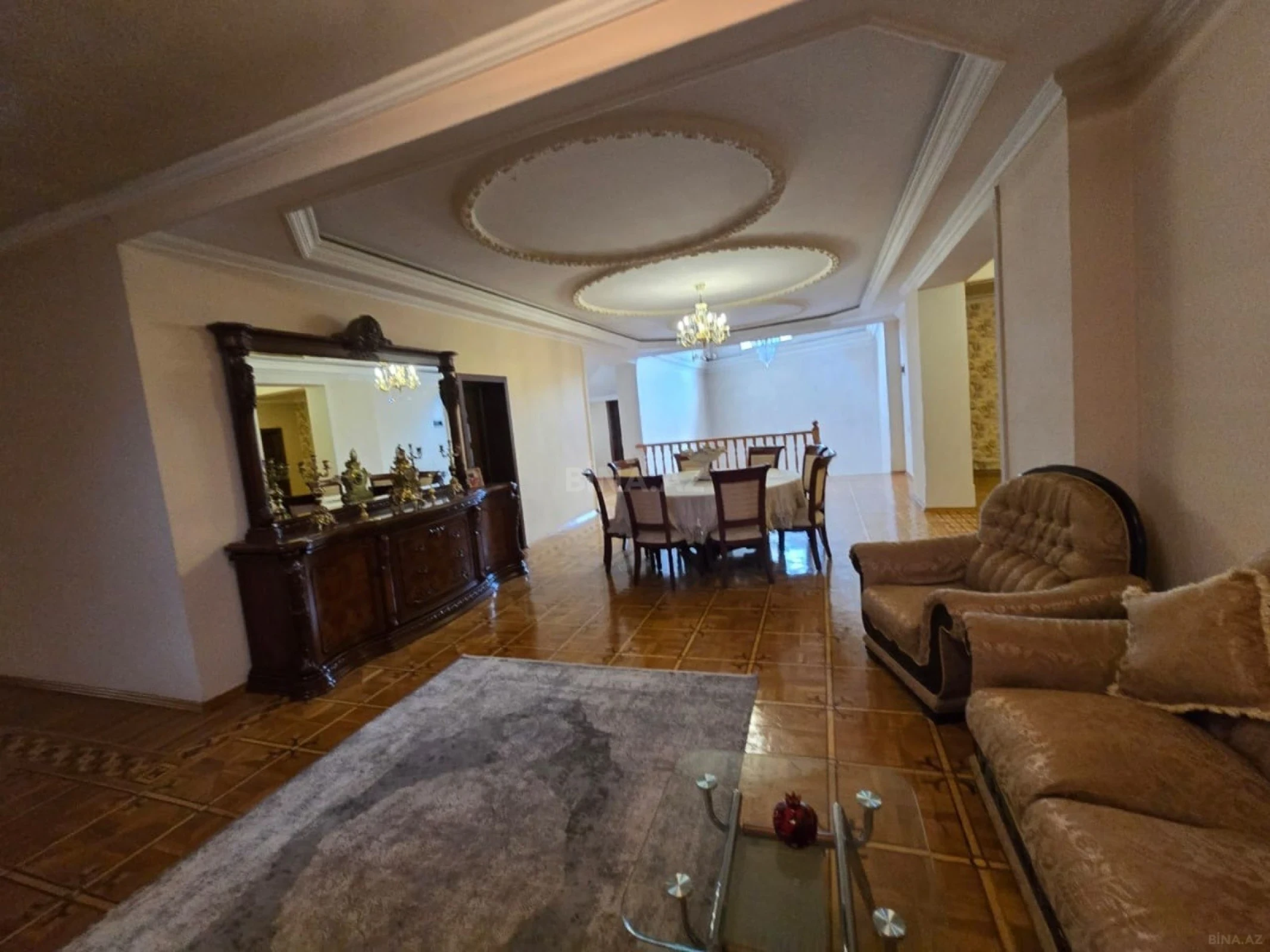 Satılır 11 otaqlı həyət evi 860 m²