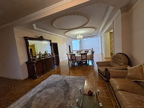 Satılır 11 otaqlı həyət evi 860 m²