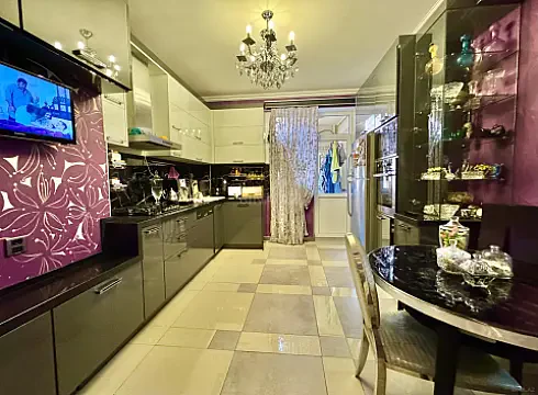 Satılır 3 otaqlı mənzil 120 m² — Bakı, İnşaatçılar 3 otaq 120.00 m²