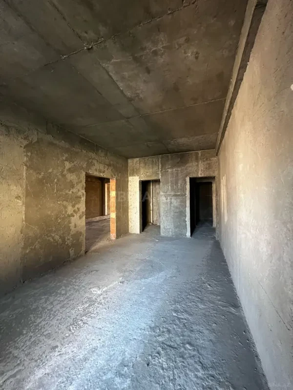 Satılır 3 otaqlı mənzil 136 m²