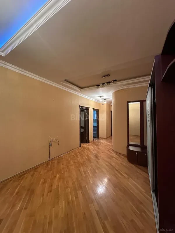 Kirayə verilir 3 otaqlı mənzil 130 m²