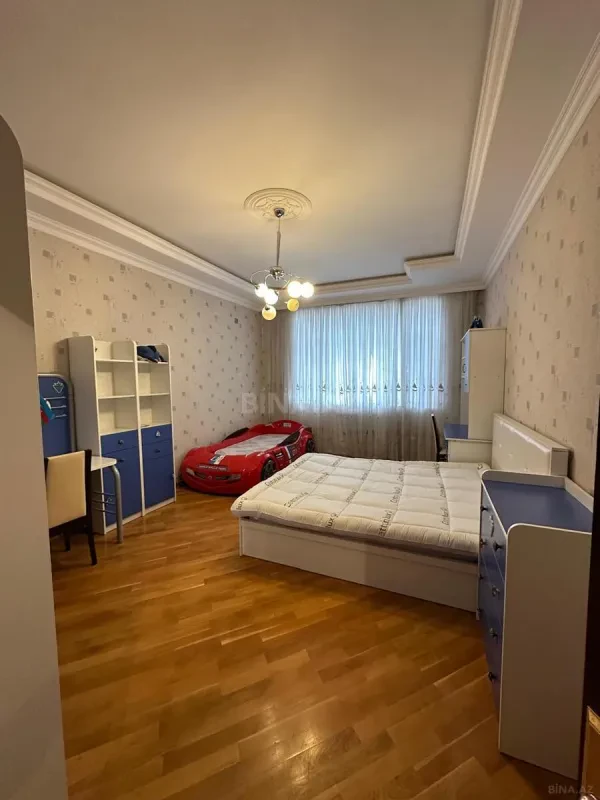 Kirayə verilir 3 otaqlı mənzil 130 m²
