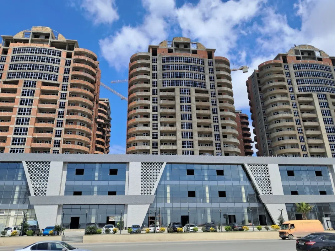 Satılır 2 otaqlı mənzil 83.2 m²