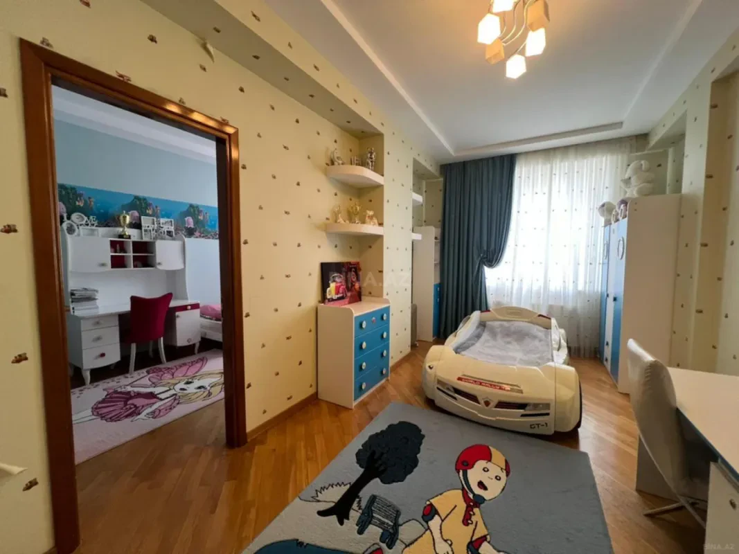 Satılır 4 otaqlı mənzil 155 m²