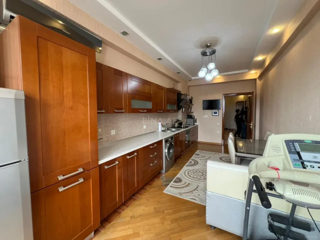Satılır 4 otaqlı mənzil 155 m²