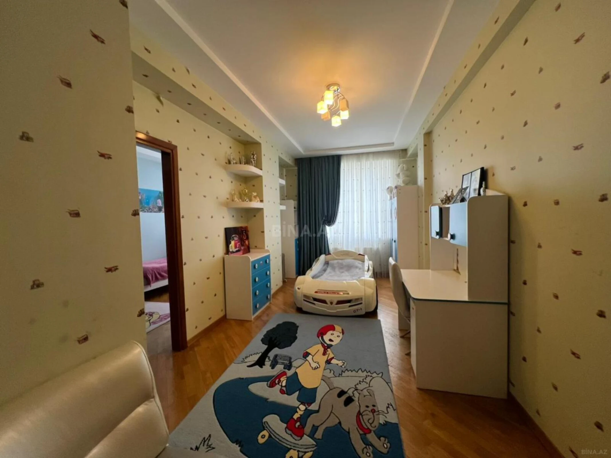 Satılır 4 otaqlı mənzil 155 m²