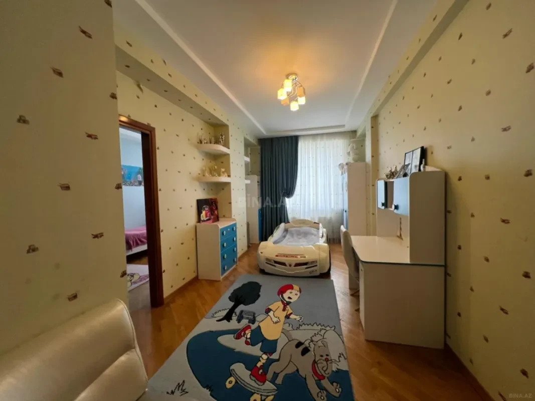 Satılır 4 otaqlı mənzil 155 m²