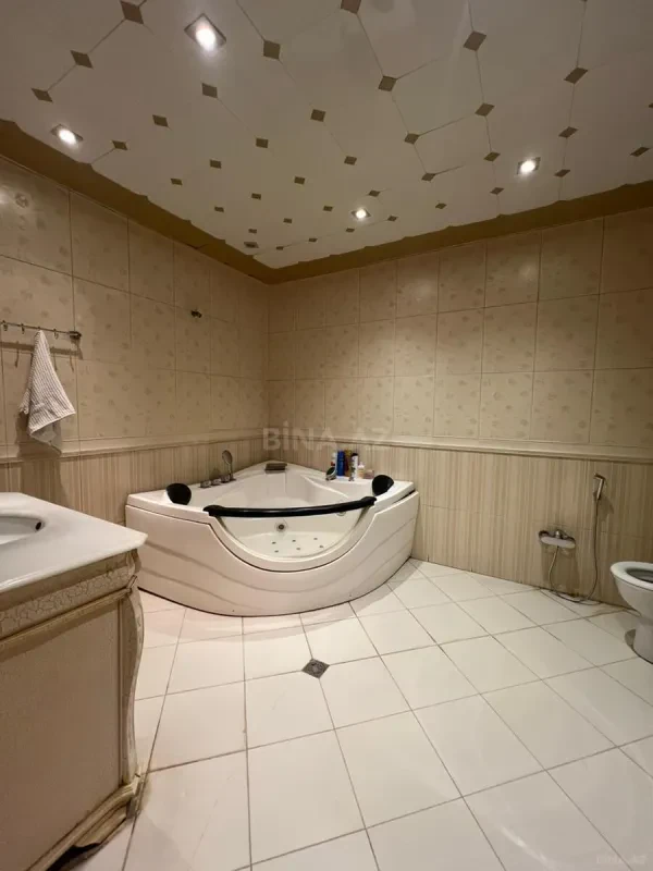 Satılır 4 otaqlı mənzil 155 m²
