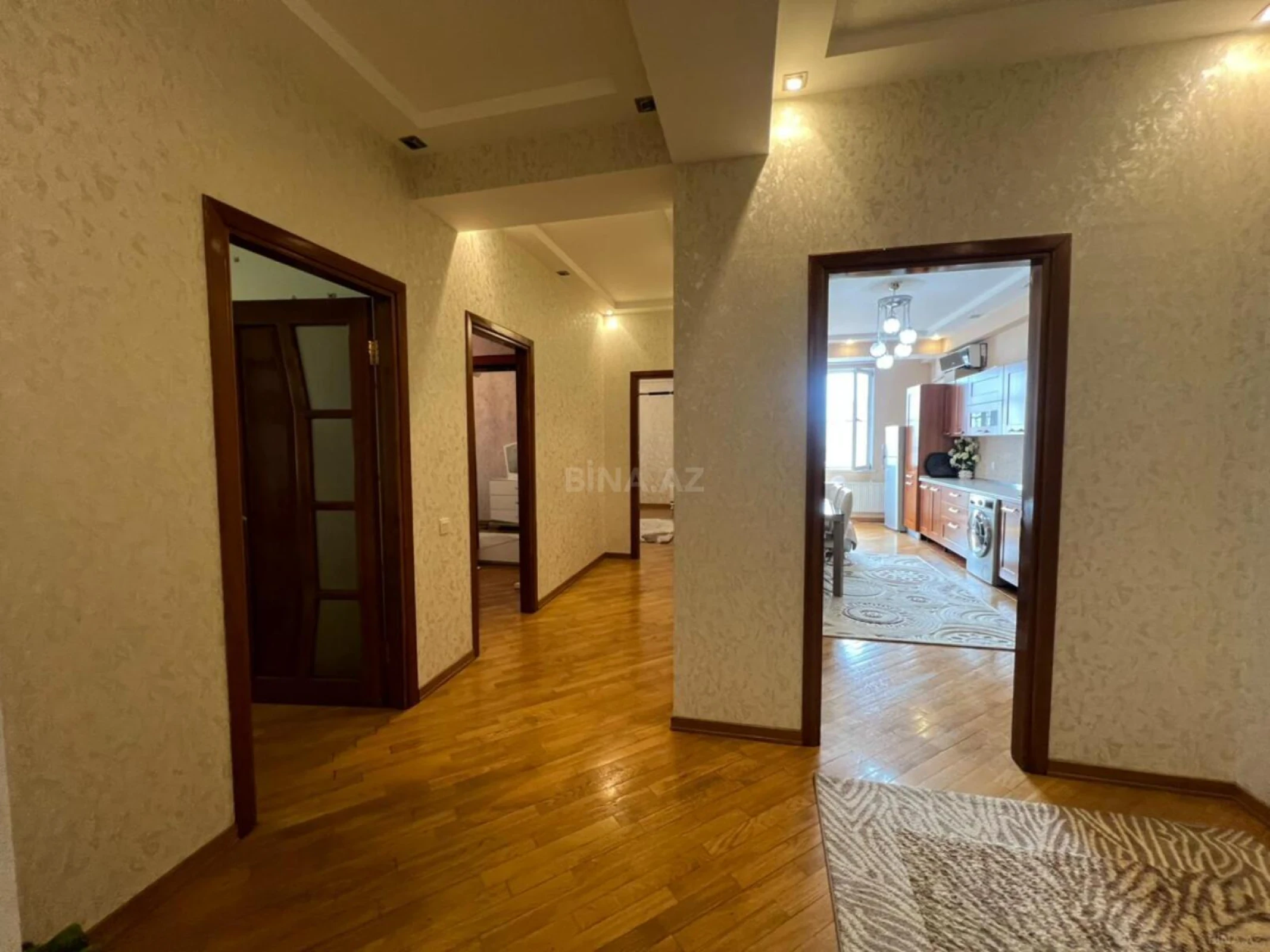 Satılır 4 otaqlı mənzil 155 m²