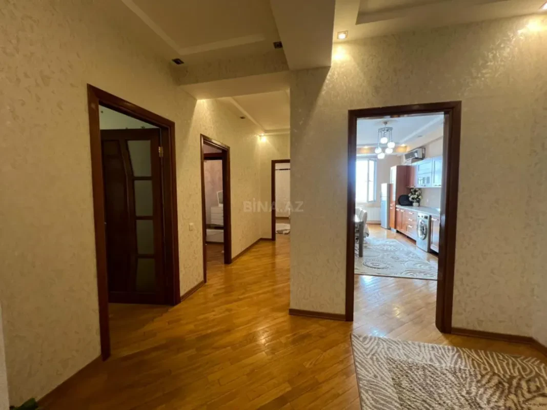 Satılır 4 otaqlı mənzil 155 m²