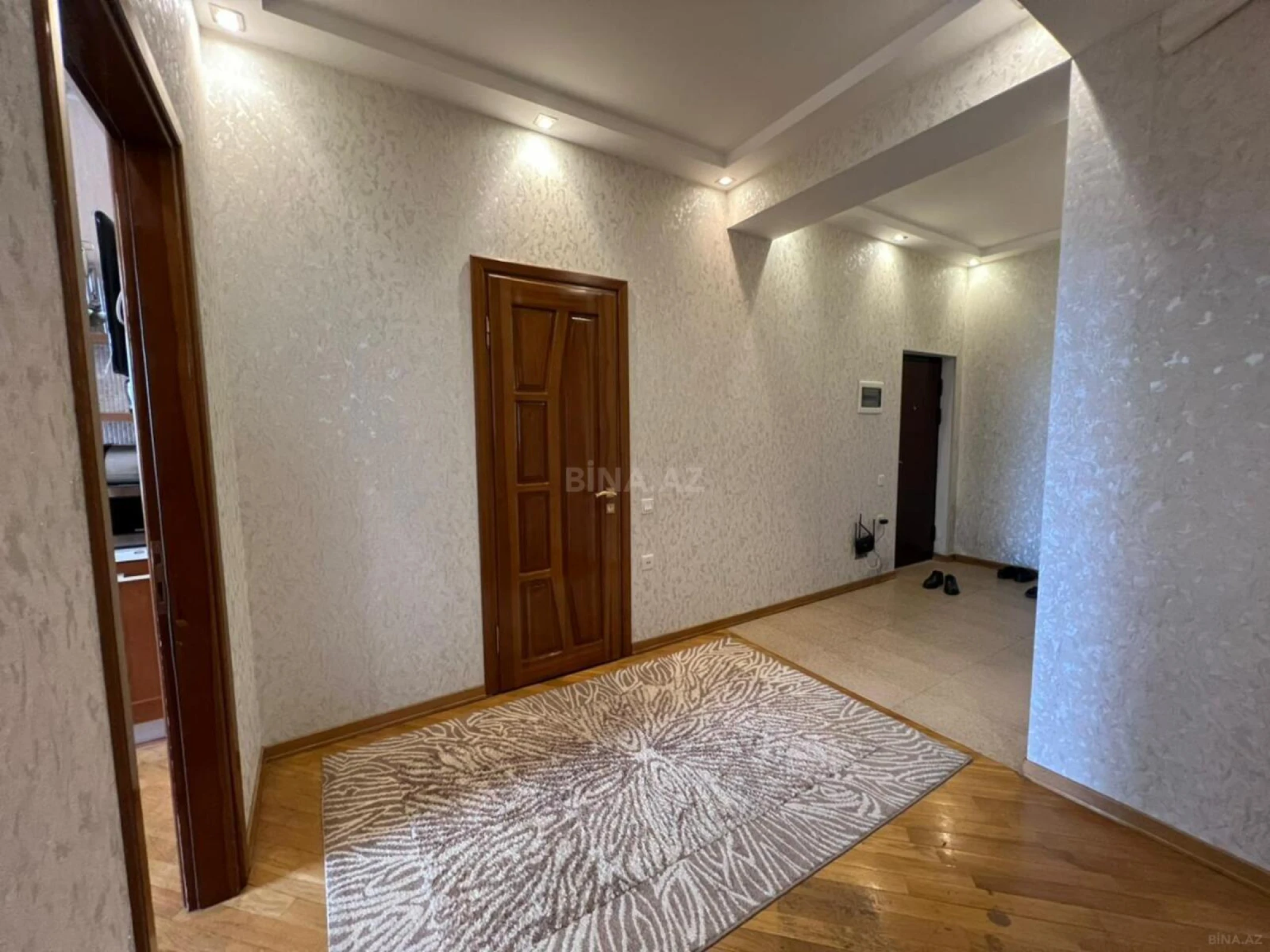 Satılır 4 otaqlı mənzil 155 m²
