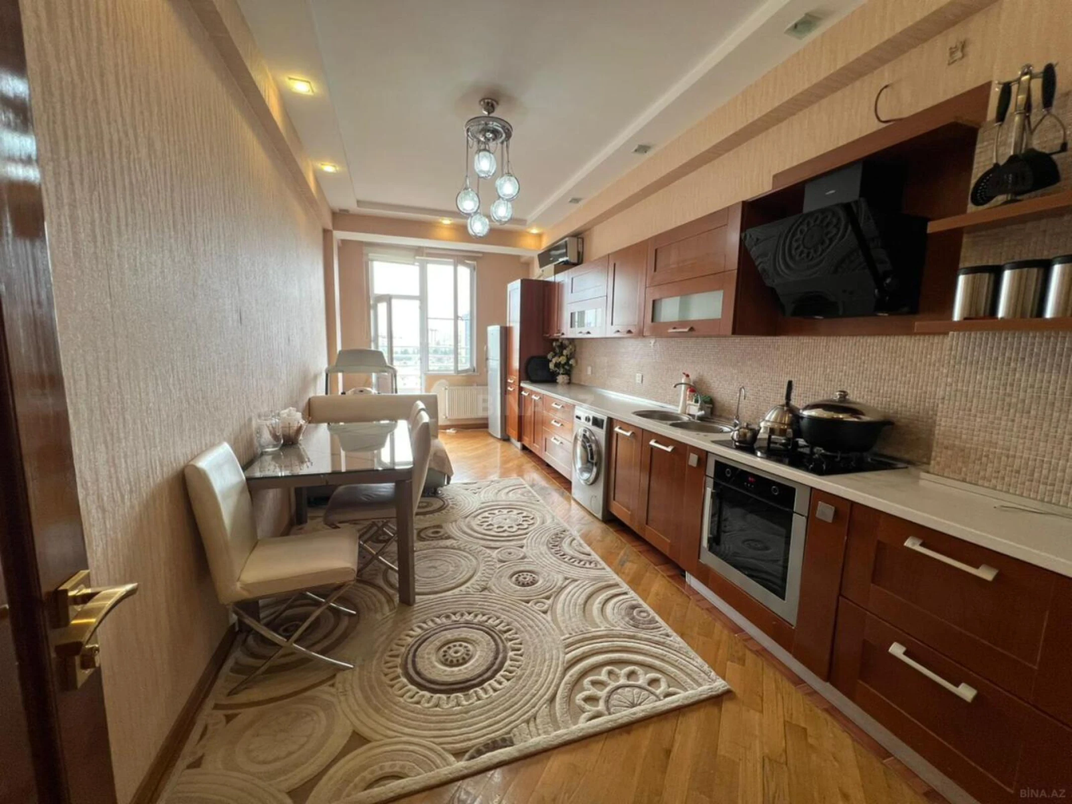 Satılır 4 otaqlı mənzil 155 m²