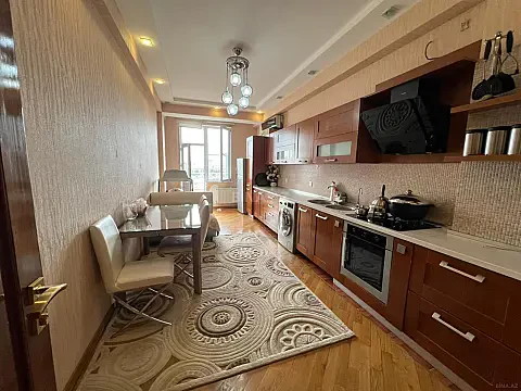 Satılır 4 otaqlı mənzil 155 m²