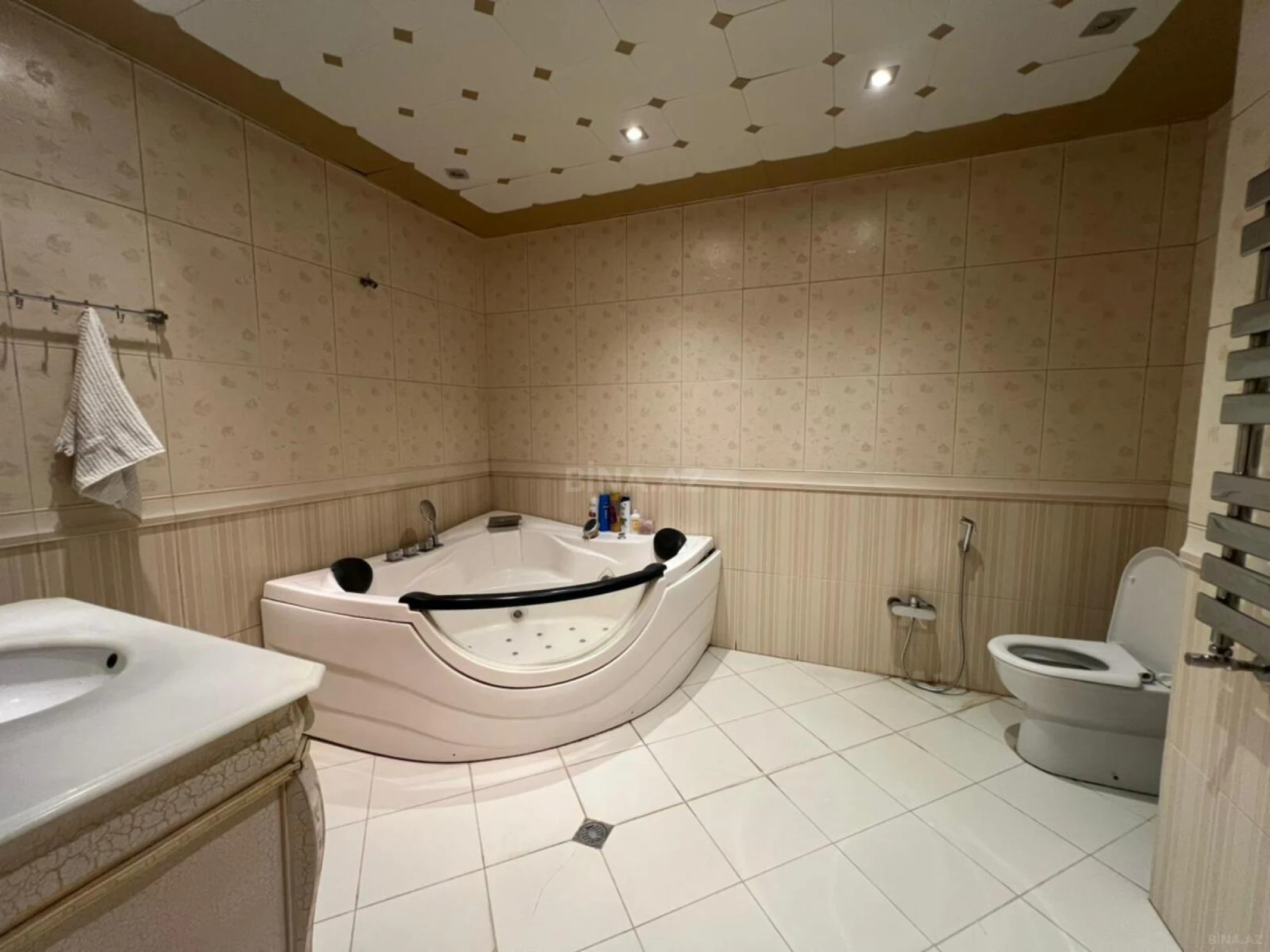 Satılır 4 otaqlı mənzil 155 m²