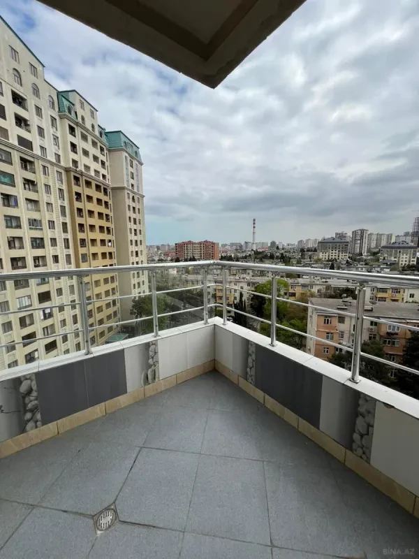 Satılır 4 otaqlı mənzil 155 m²
