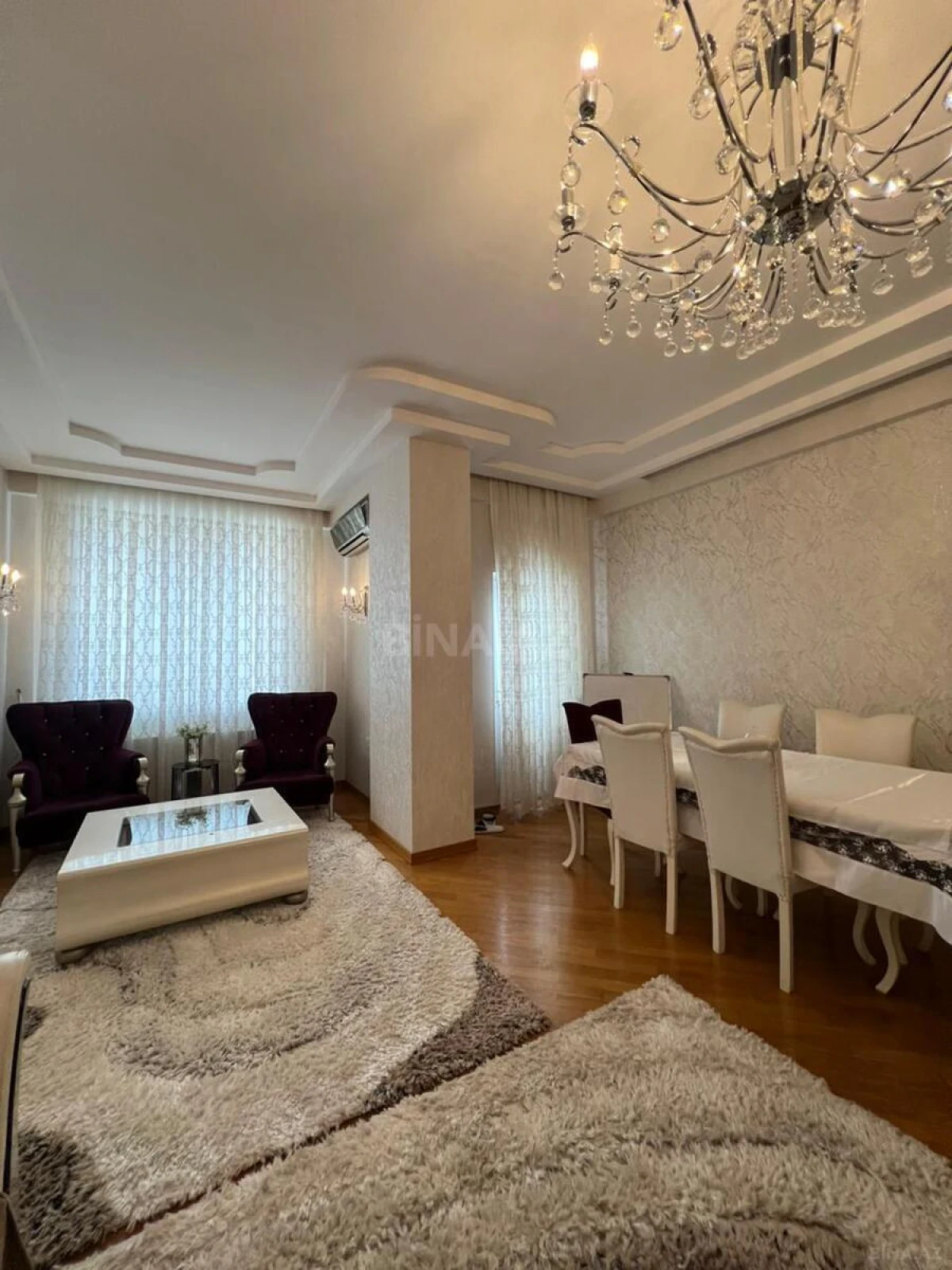 Satılır 4 otaqlı mənzil 155 m²