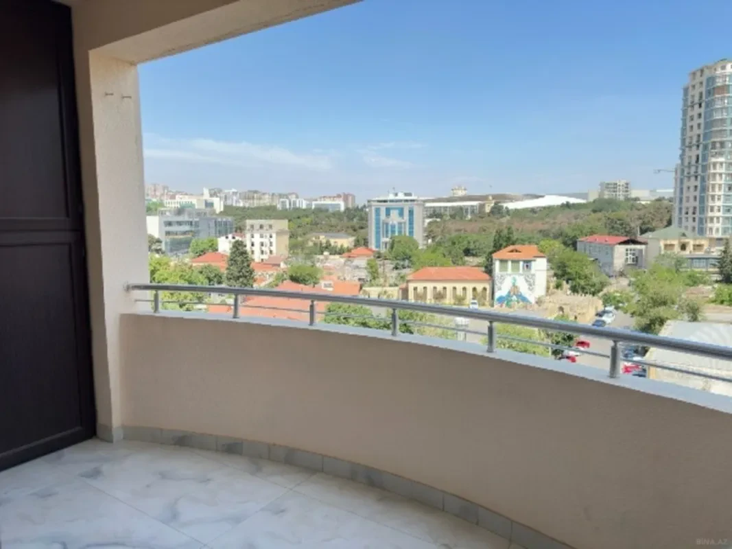 Satılır 3 otaqlı mənzil 130 m²