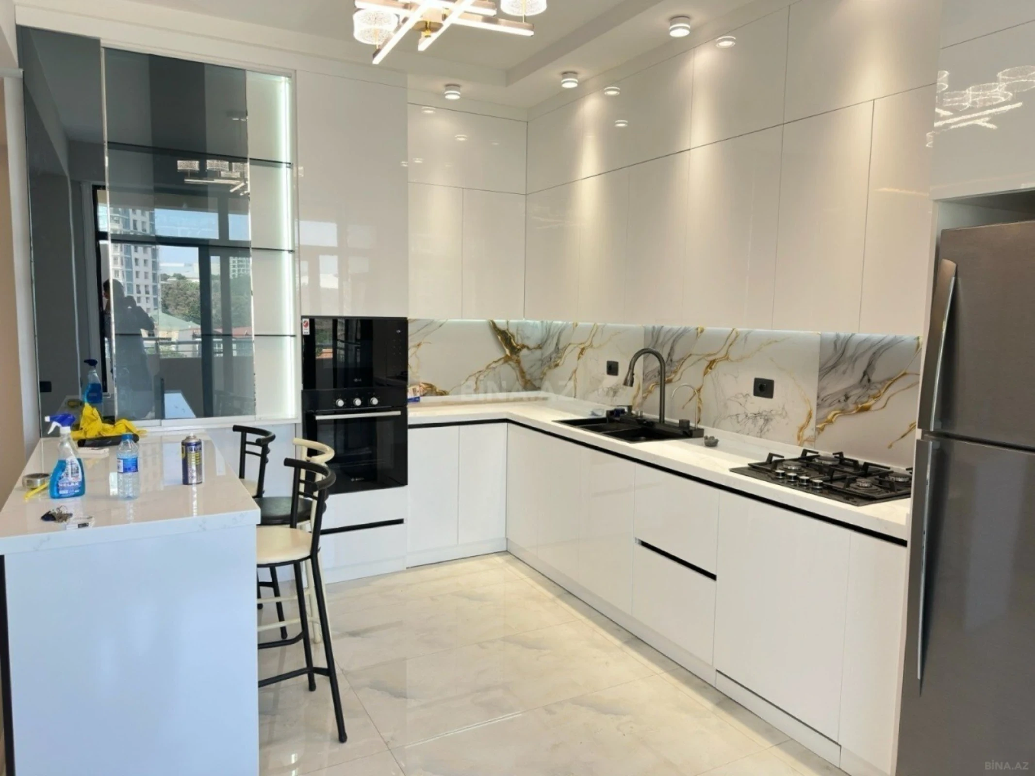 Satılır 3 otaqlı mənzil 130 m²