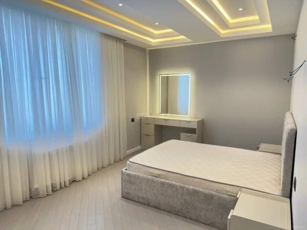 Satılır 3 otaqlı mənzil 130 m²