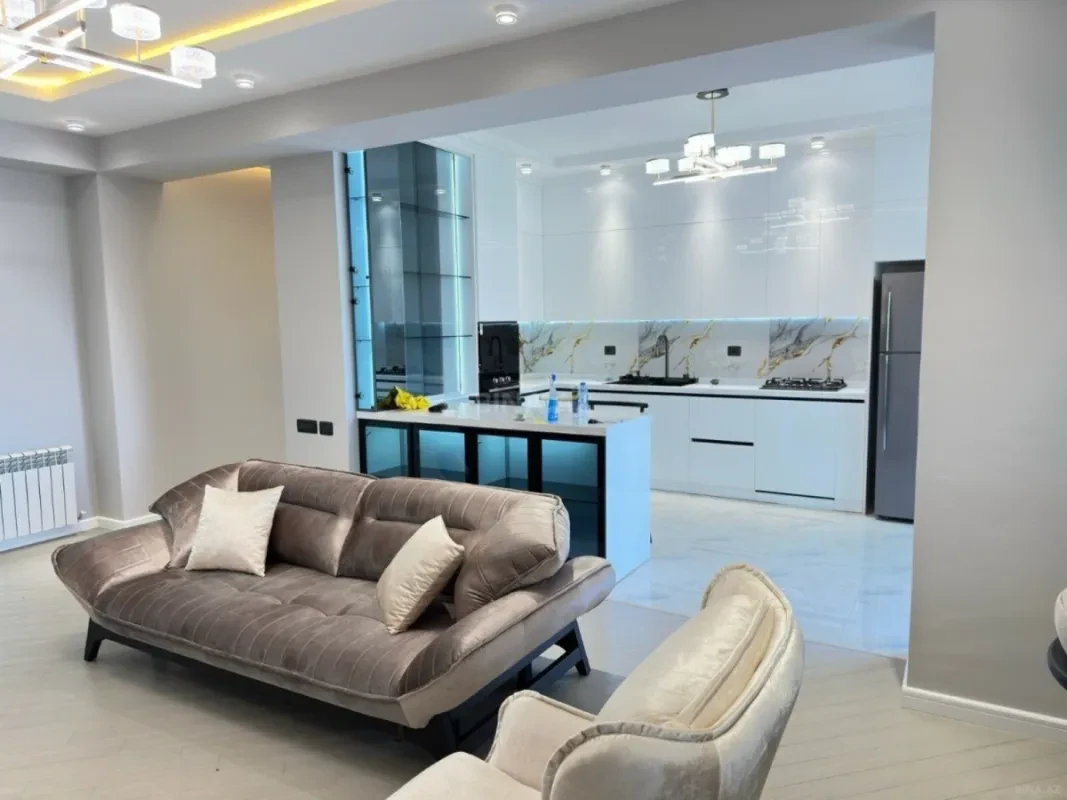 Satılır 3 otaqlı mənzil 130 m²