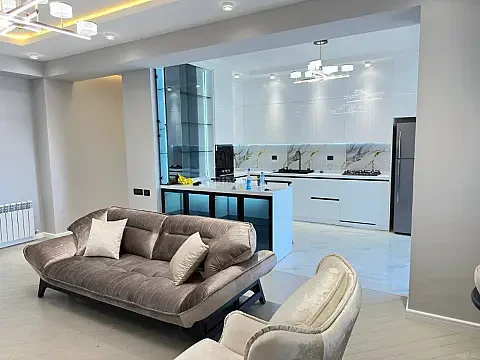 Satılır 3 otaqlı mənzil 130 m²