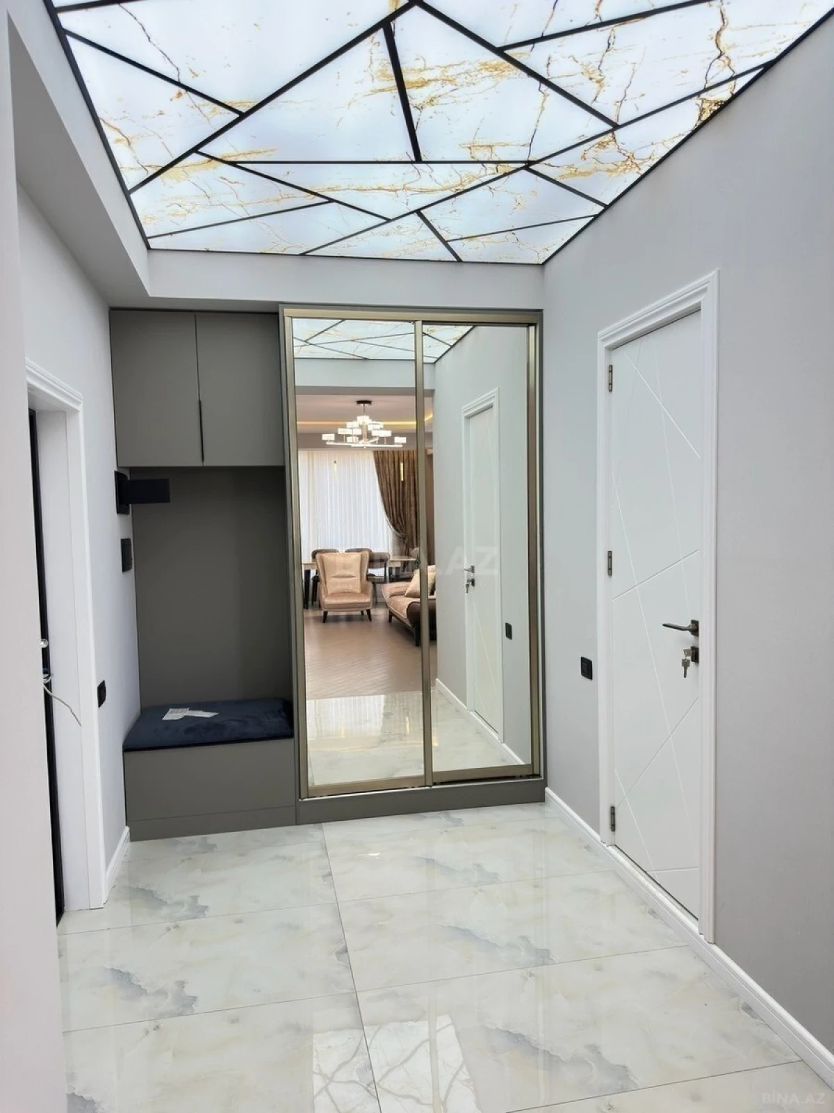 Satılır 3 otaqlı mənzil 130 m²