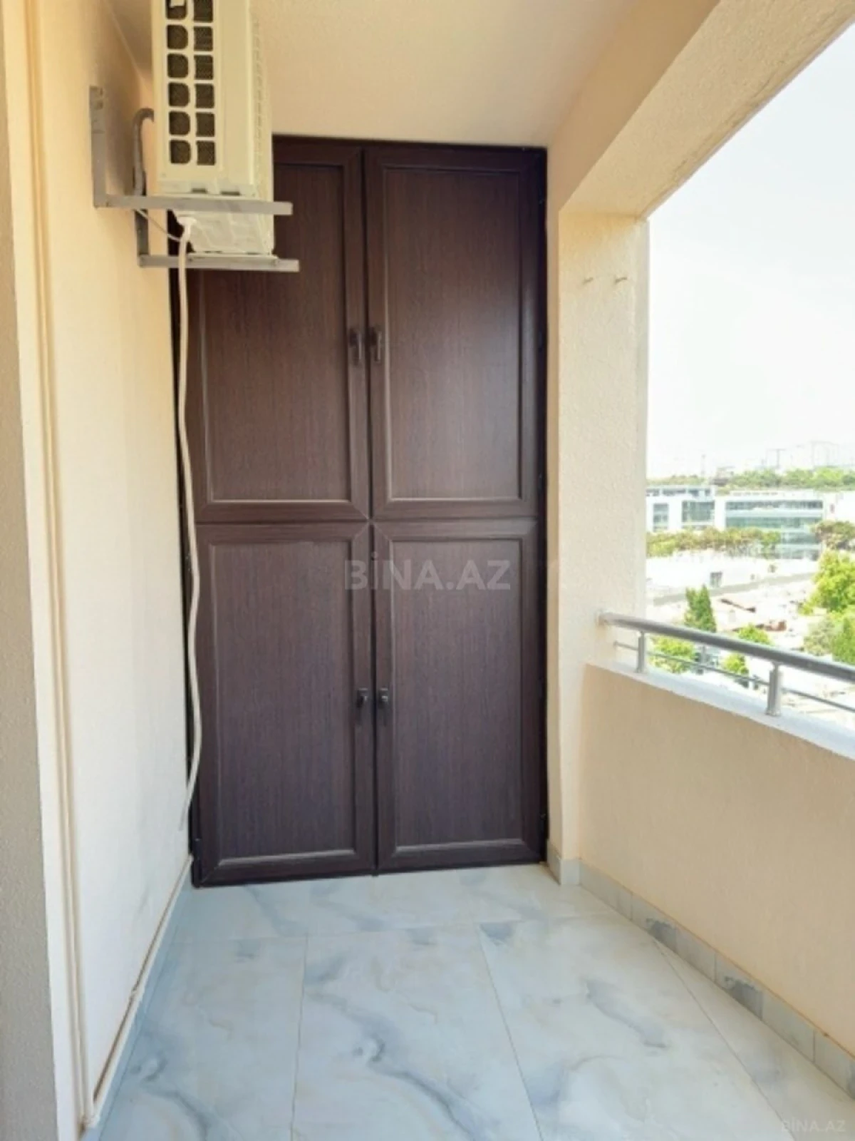 Satılır 3 otaqlı mənzil 130 m²