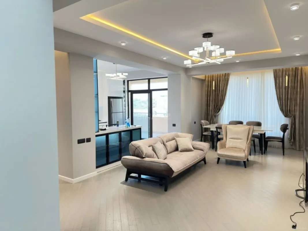 Satılır 3 otaqlı mənzil 130 m²