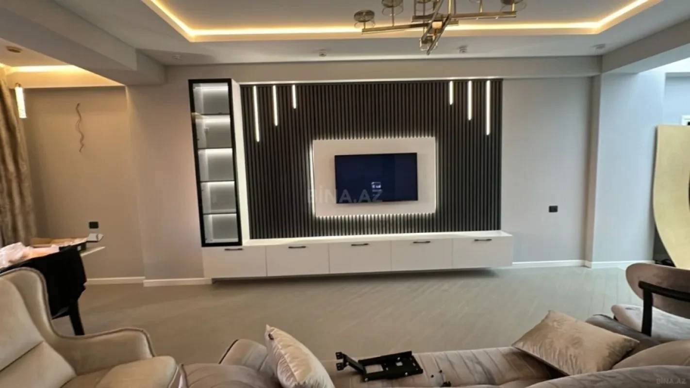 Satılır 3 otaqlı mənzil 130 m²