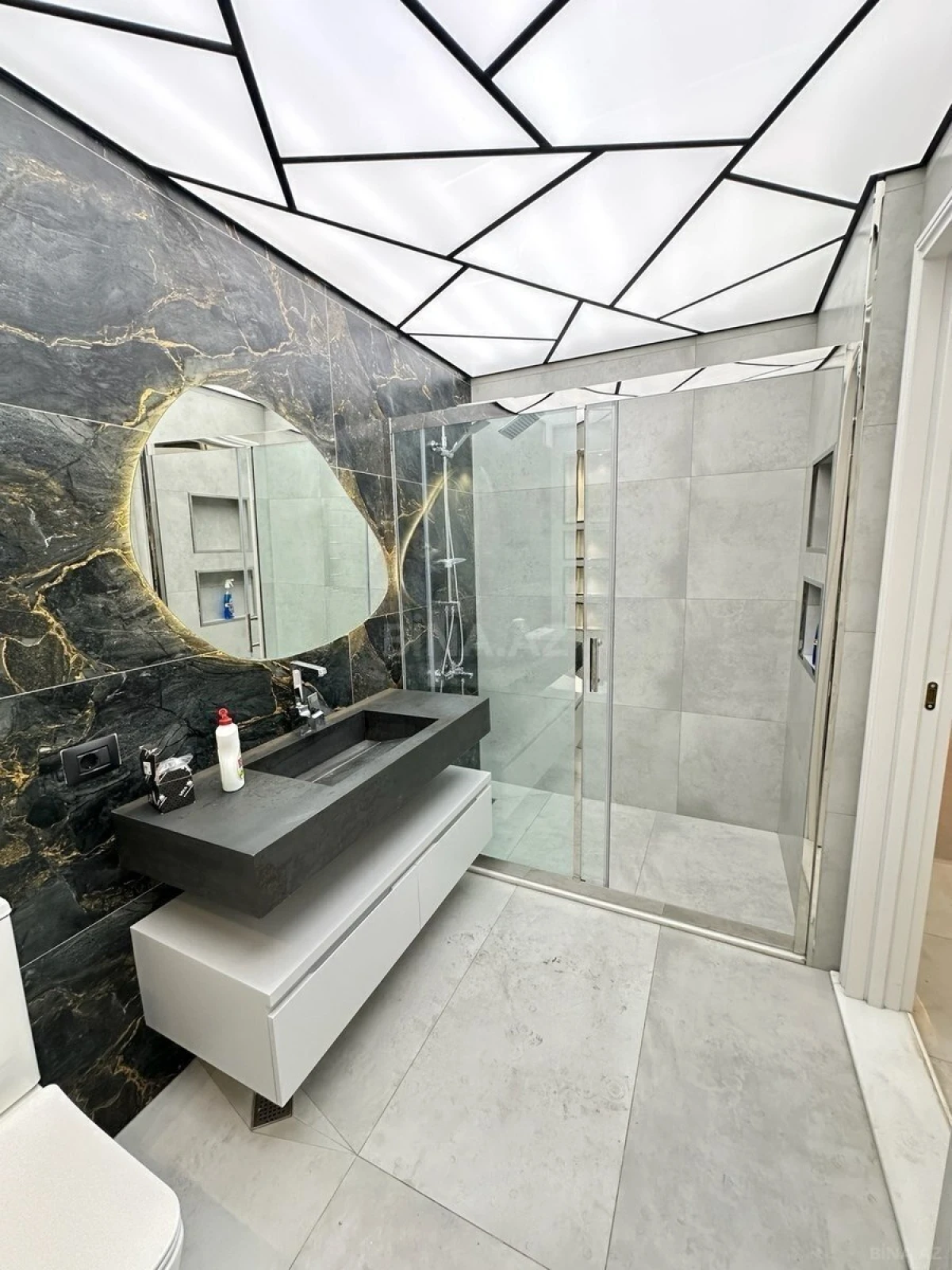 Satılır 3 otaqlı mənzil 130 m²