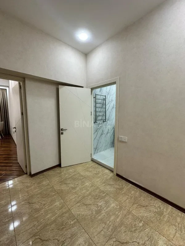 Satılır 2 otaqlı mənzil 93 m²