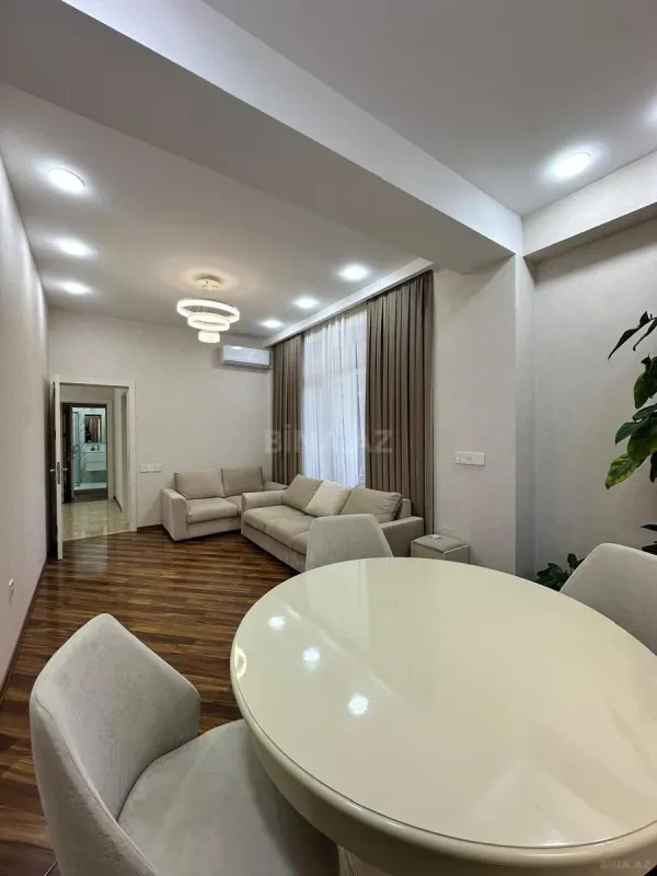 Satılır 2 otaqlı mənzil 93 m²