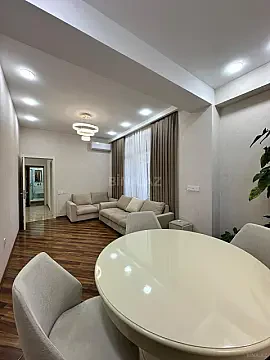 Satılır 2 otaqlı mənzil 93 m²