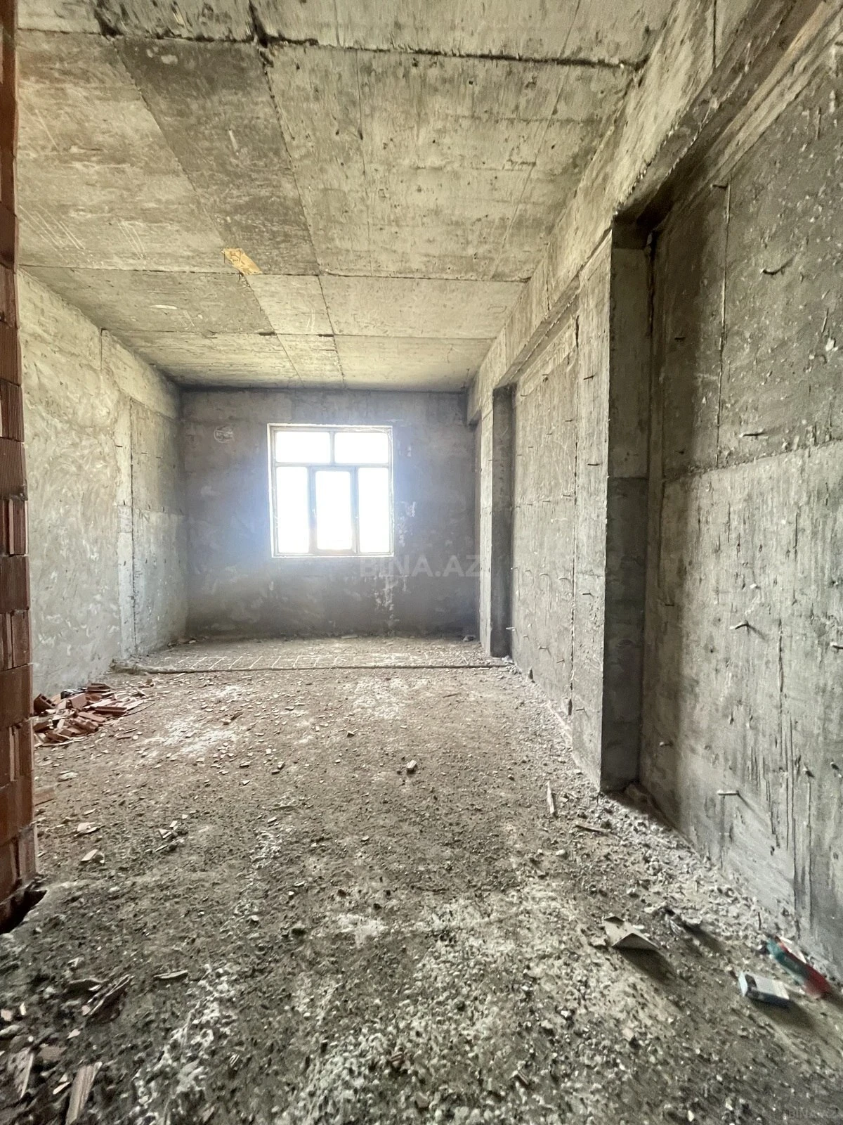 Satılır 4 otaqlı mənzil 177 m²