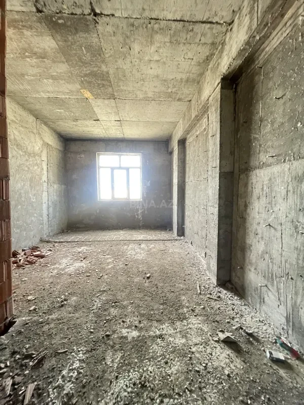 Satılır 4 otaqlı mənzil 177 m²