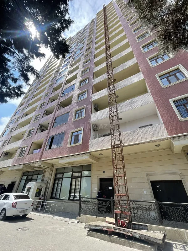 Satılır 4 otaqlı mənzil 177 m²
