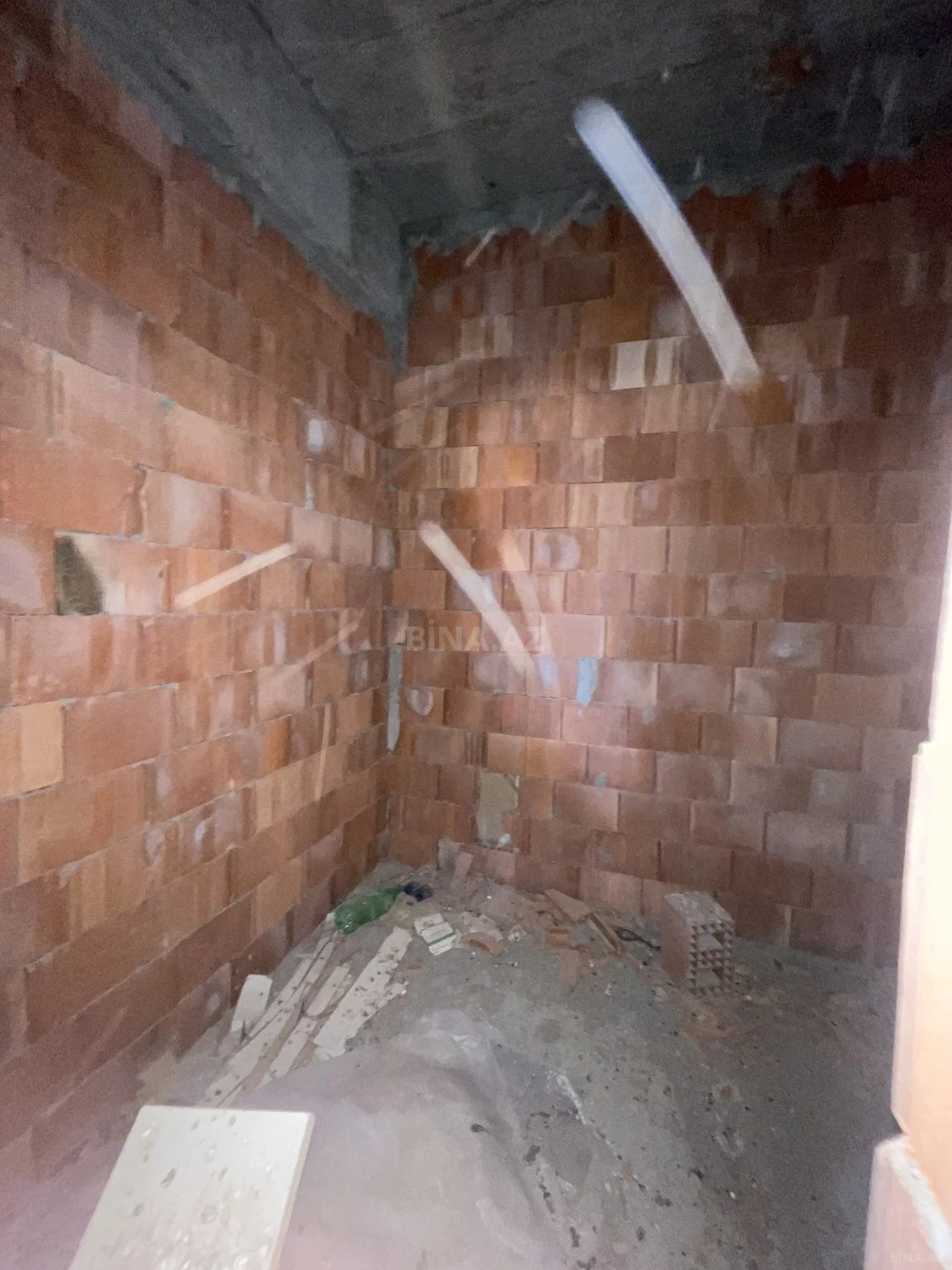 Satılır 4 otaqlı mənzil 177 m²