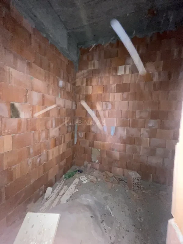Satılır 4 otaqlı mənzil 177 m²
