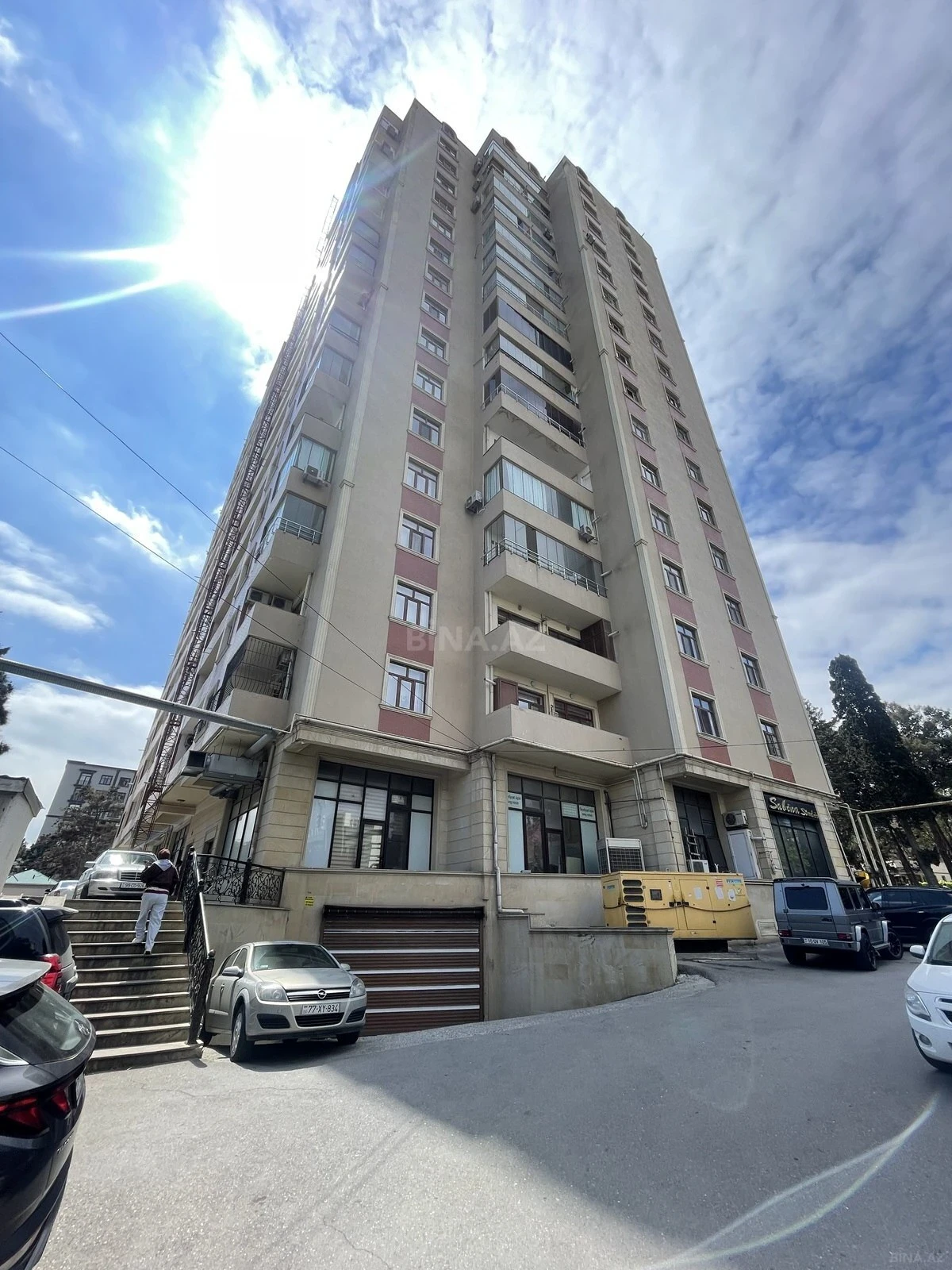 Satılır 4 otaqlı mənzil 177 m²