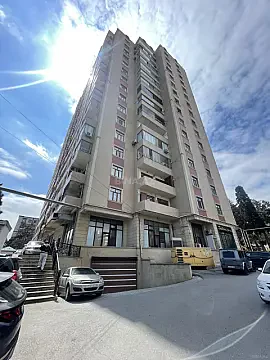 Satılır 4 otaqlı mənzil 177 m²