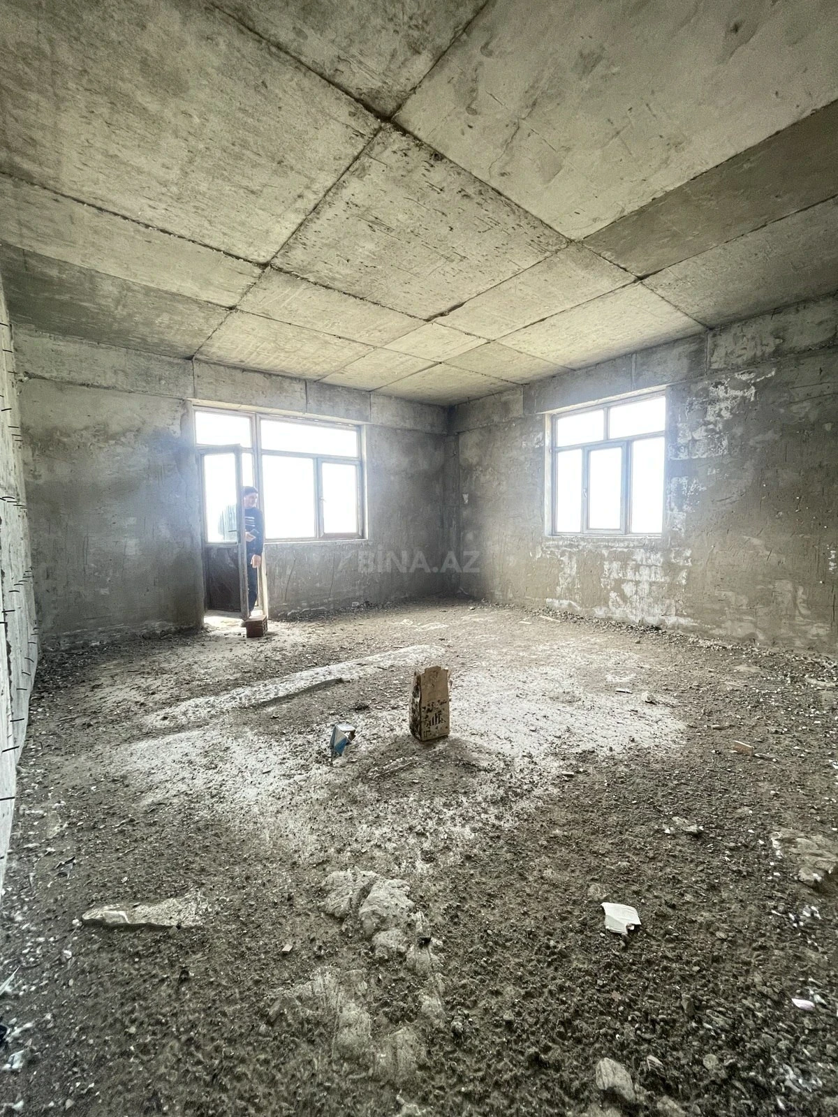 Satılır 4 otaqlı mənzil 177 m²