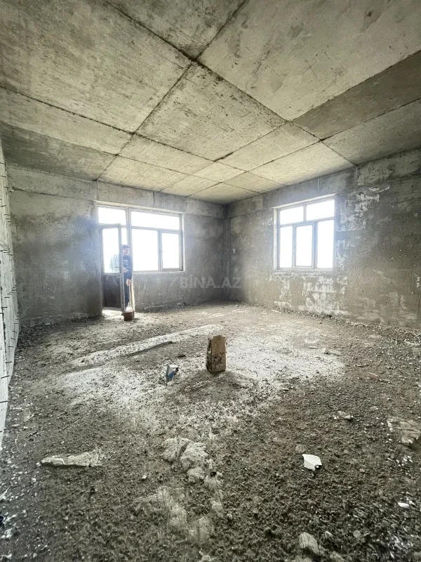 Satılır 4 otaqlı mənzil 177 m²