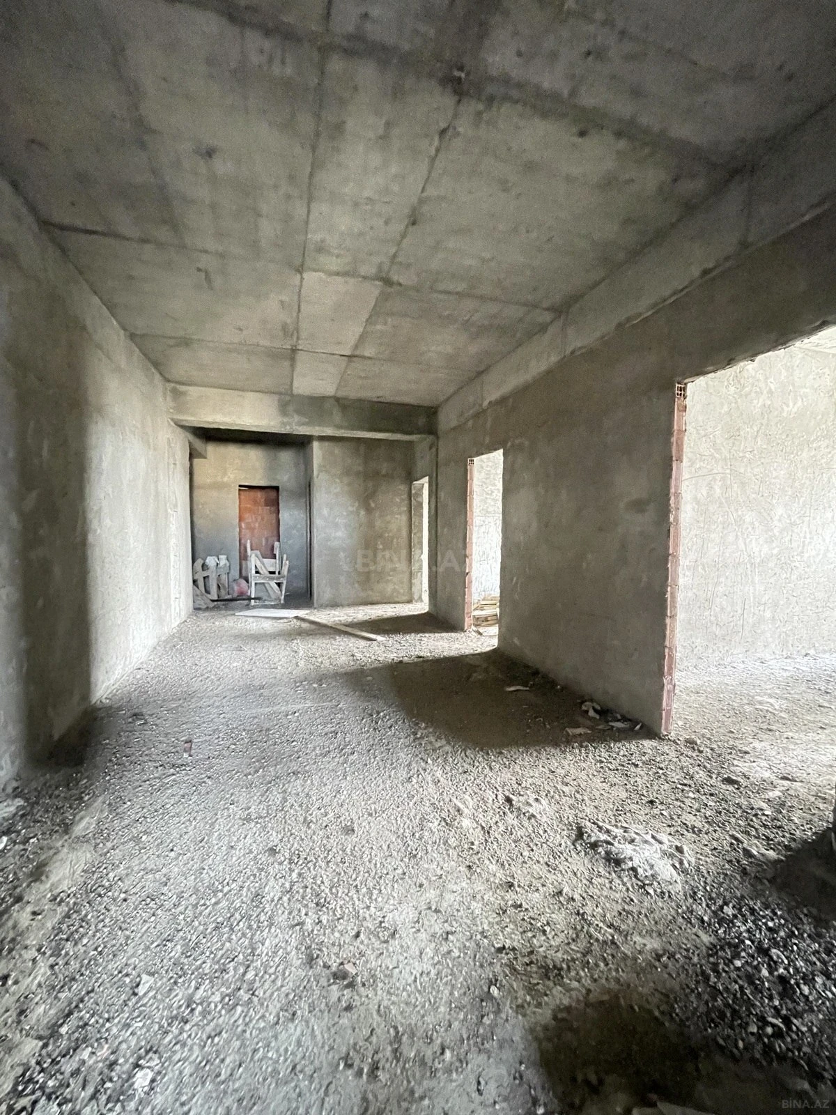 Satılır 4 otaqlı mənzil 177 m²