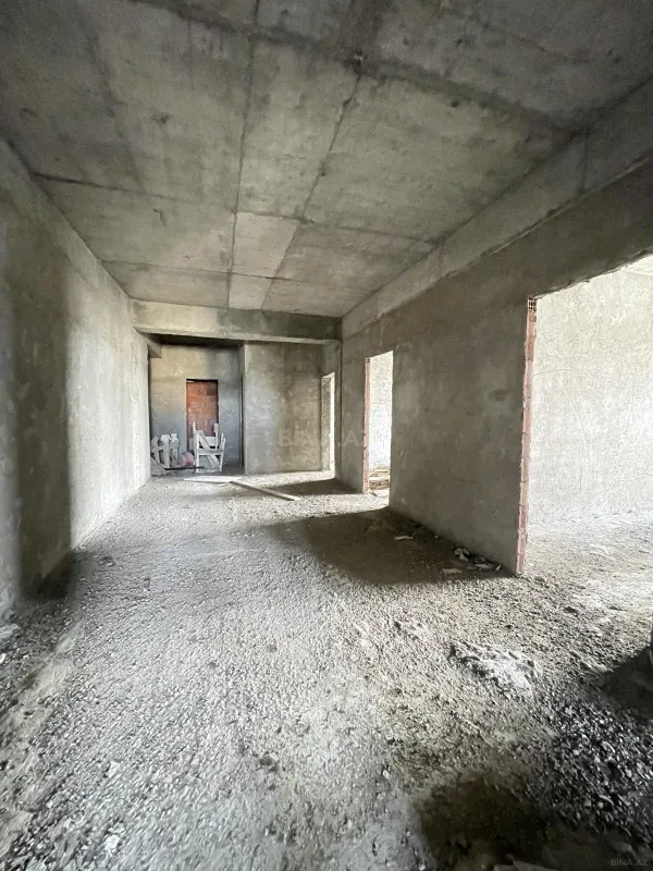 Satılır 4 otaqlı mənzil 177 m²